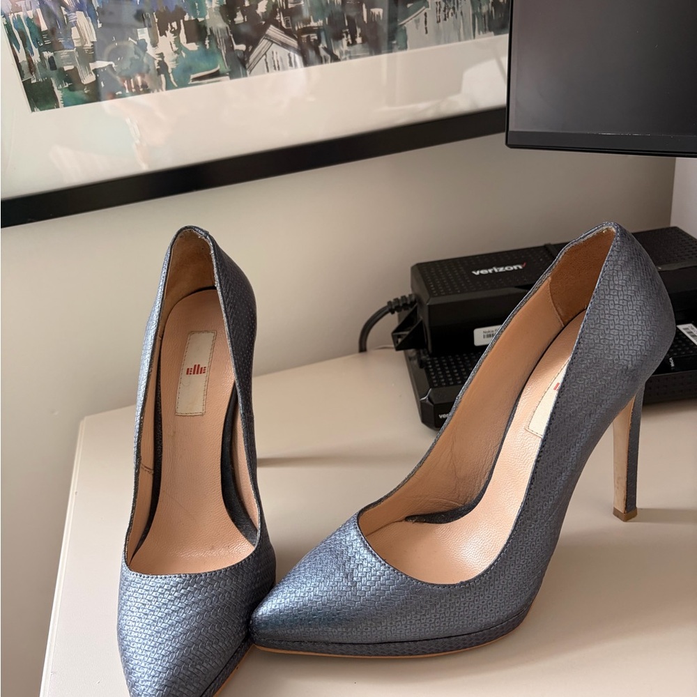Elle Grayish Blue Textured Heels